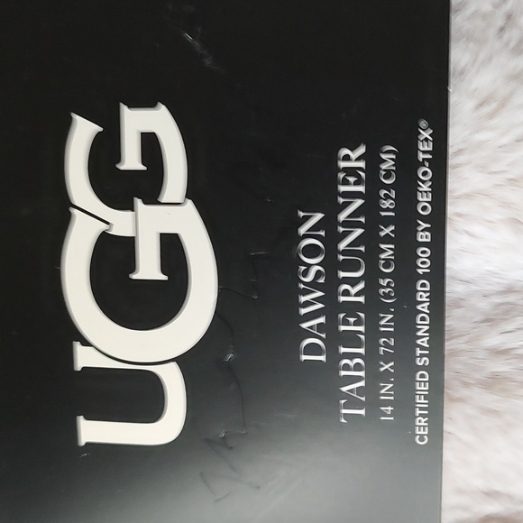 UGG Table Runner - Picture 2 of 3